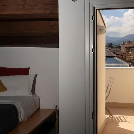 Sopra Moltivolti Guest house 2*